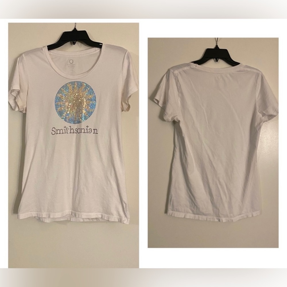 Smithsonian short sleeve Women's T-Shirt is a size Large